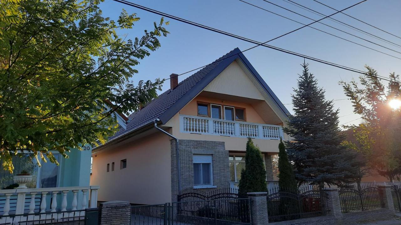 Magdalena Haz Apartment Balatonlelle Bagian luar foto